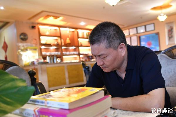 考试|“从没想过是这个分数”！53岁“考王”成绩公布，已是第24次高考