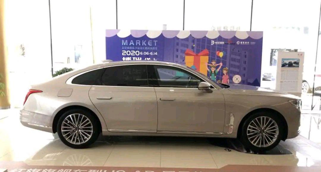 红旗|这才是5系劲敌,比E级更豪华,后排犹如头等舱,四驱电吸门看啥A6