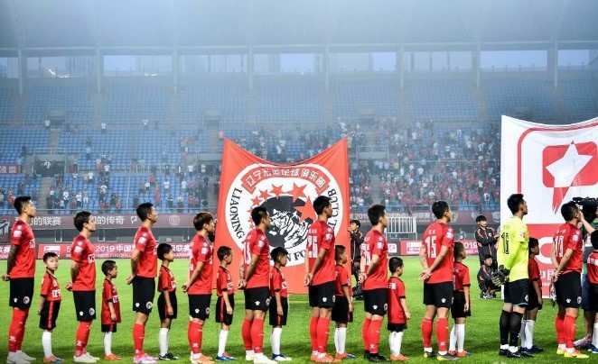 『荣耀』过去一百天22队消失，中国足坛“解散潮”爆发，金字塔底出现巨大空洞