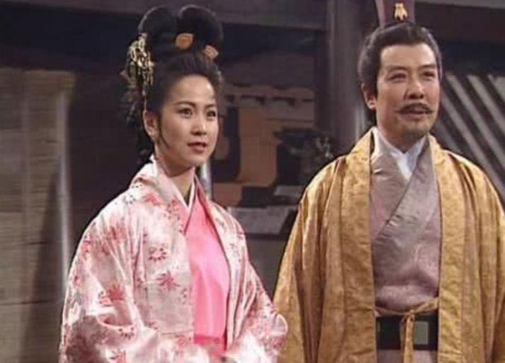 「刘备」卧龙凤雏得一可安天下！刘备为啥还失败了？刘备：后面1句忘读了