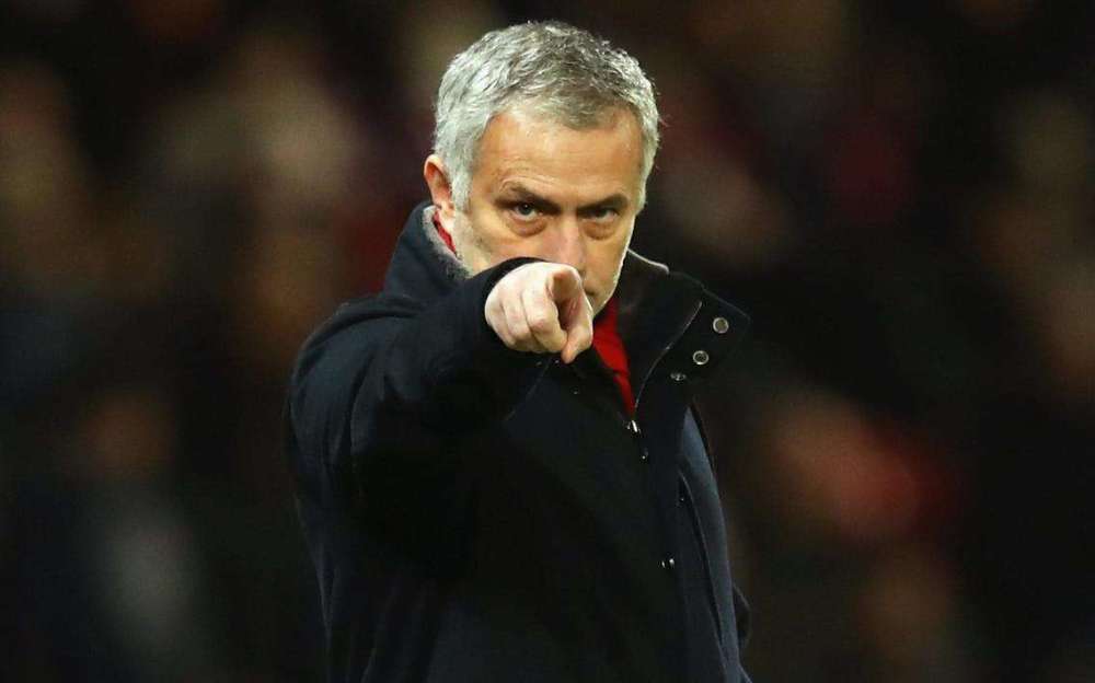 穆里尼奥|穆里尼奥怒了!想要大炮,列维只给鸟枪?