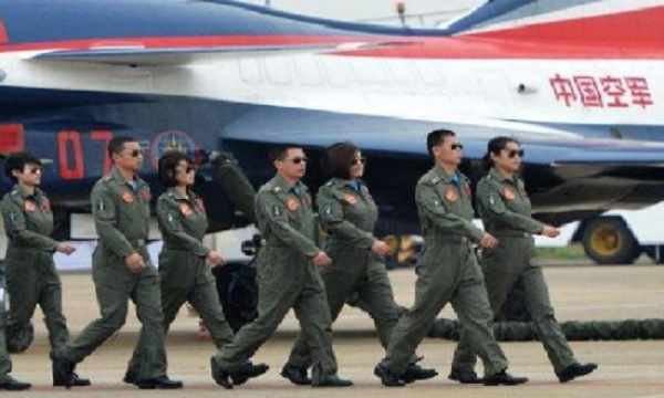 #战斧#工资养不活妻儿，400名飞行员投奔中国，撂下狠话绝不再回国！