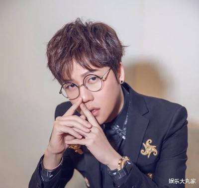 [刘维]刘维上节目宣传新专辑，自带二维码一张17块，想红太难