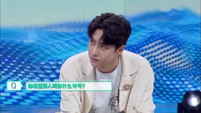 王一博|为何肖战被黑，他却受捧？王一博《快乐大本营》玩着游戏给出答案