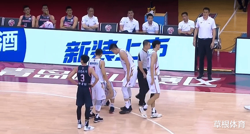 广东男篮|9分惜败!CBA最强黑马轰然倒下,广东27连胜,裁判吹罚引发争议