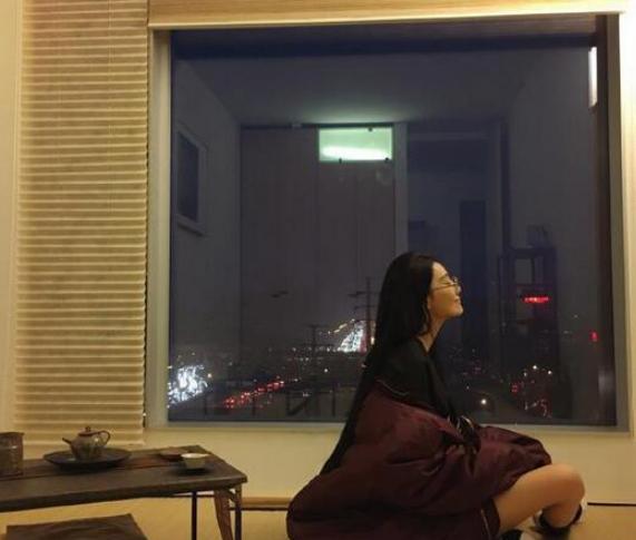 结婚|走进张馨予现实中的家,结婚后性格变得稳重,连装修也奉行节俭风