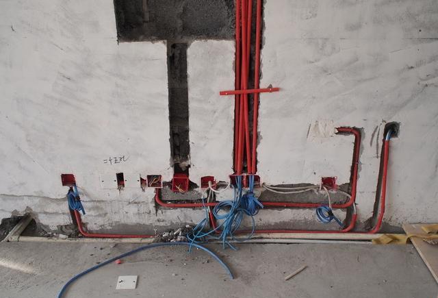 『』电视墙上需要安装几个插座？位置和尺寸是怎样的？