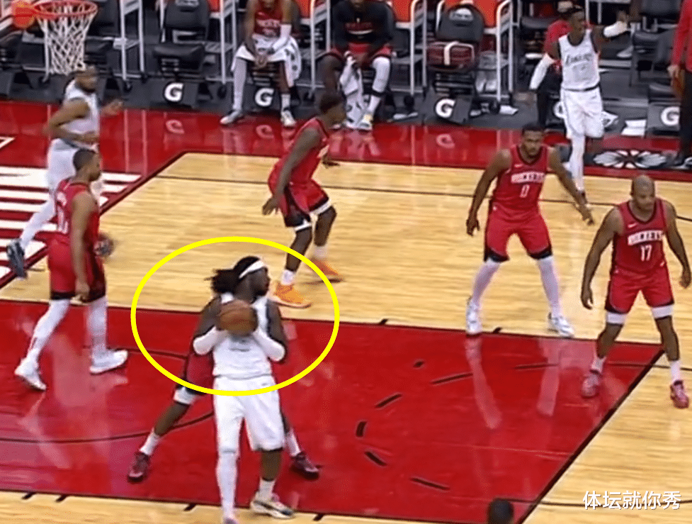 詹姆斯·哈登|哈雷尔背打哈登!一顶没动,二顶发愣,再顶球没了,塔克看的真着急