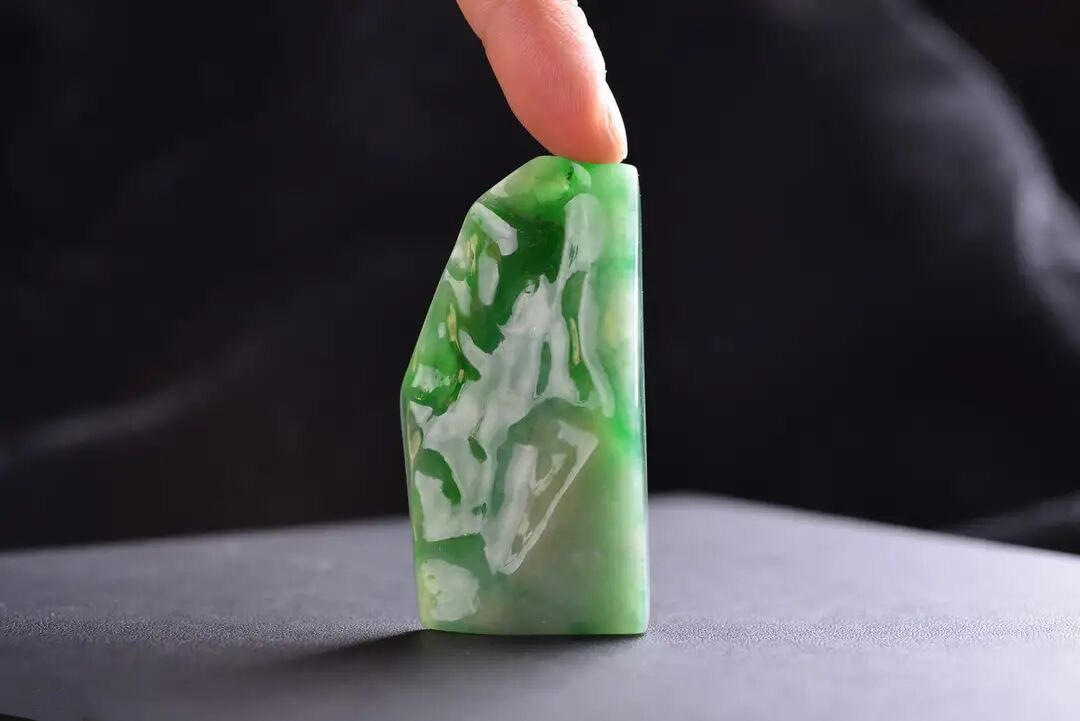 雕刻|不了解翡翠？来细谈翡翠的颜色等级，翡翠的颜色分类