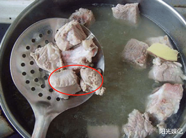 #排骨#无论啥肉，不要直接焯水，否则越焯水越脏！教你3招，又快又干净