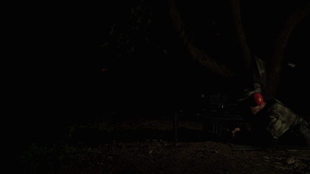 「狙击手」精彩慢镜头：狙击手开枪瞬间，脸上的肉都跟着颤！