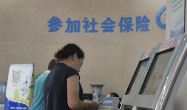 「养老金」社保没交够15年的人“恭喜了”！新规下，2020年起，全部这样处理