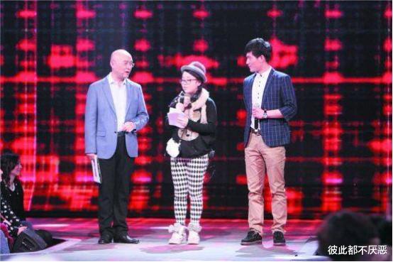 非诚勿扰|被非诚勿扰所有女嘉宾灭灯的他，临走抱走女导演，两人现况如何了