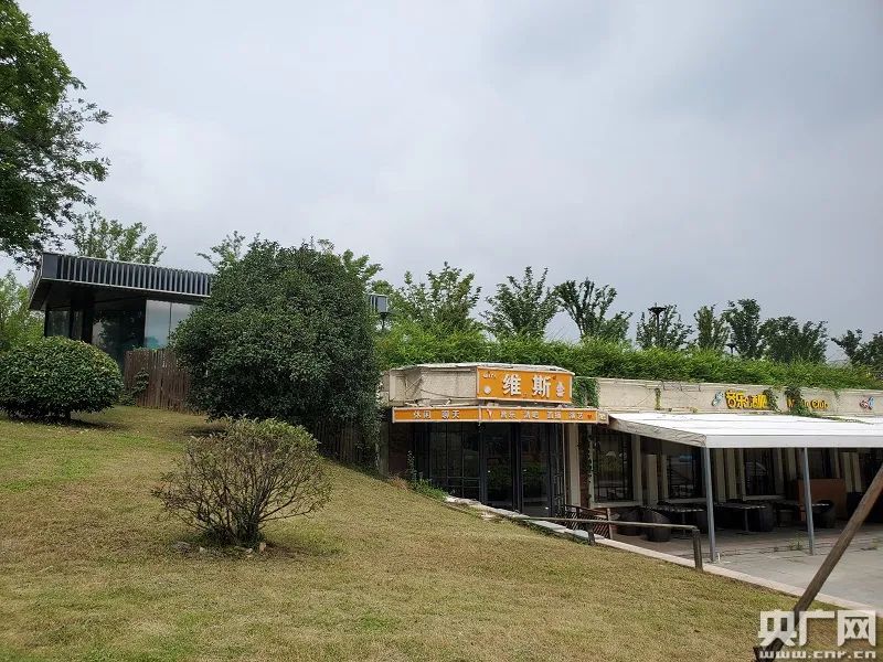 央广新闻|防汛形势严峻，秦淮河大堤却被指挖空建高档餐厅？最新进展来了