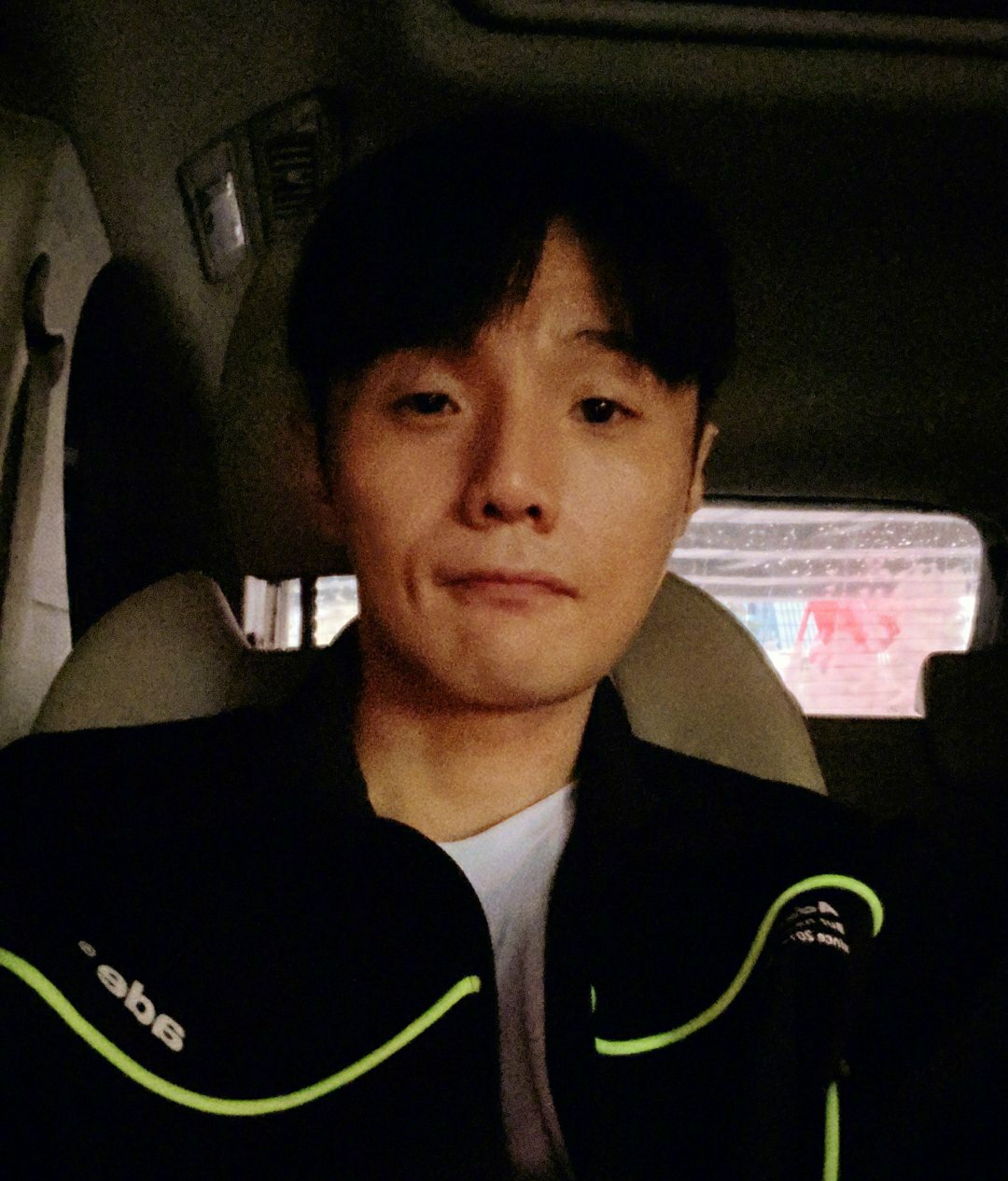 李荣浩|杨丞琳秀恩爱：先生送的大礼，他觉得很适合我。看到价钱，李荣浩下血本了