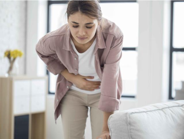 【胃癌】肩膀疼痛或是暗示肝癌？若还伴随3个表现，是肝在“求救”！