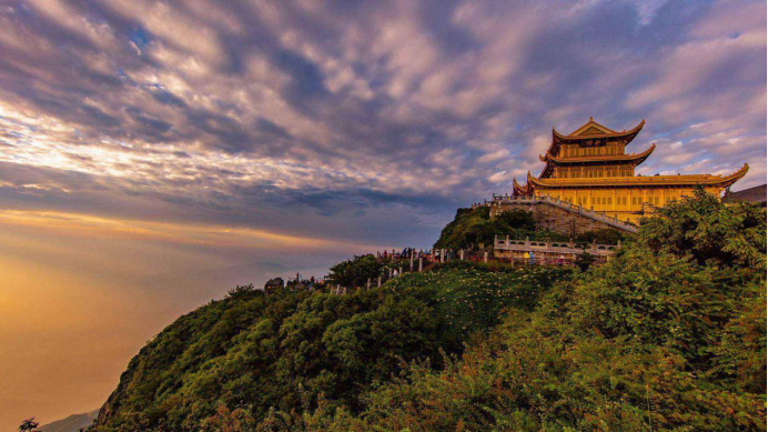 峨眉山：最适合小长假自驾游的地方，美景如画，环境淡雅