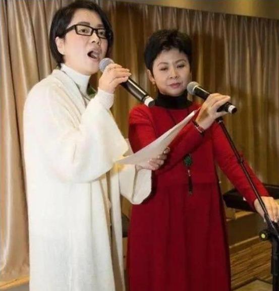 春晚|国家一级演员董文华：从当红期到被封杀\消失\18年，如今怎么样了