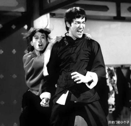 电影|毛主席晚年时,曾多次看李小龙的电影,对于李小龙,他评价6个字