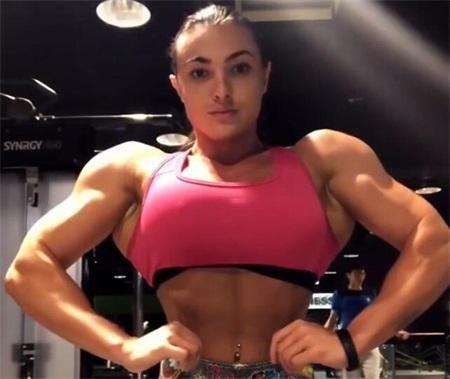 健身■还在羡慕别人的倒三角身材？三个动作，帮你完美打造背部肌群