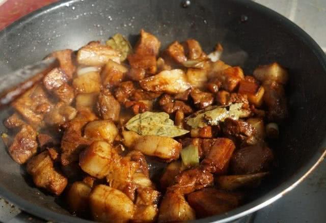 ：不管炖肉还是炖骨头，万万不可放“此物”，难怪肉有臭味、汤难喝