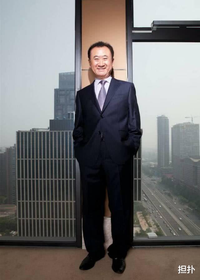 王健林：万达广场去年利润就高达244亿，为何王健林身家却缩水了8百亿？