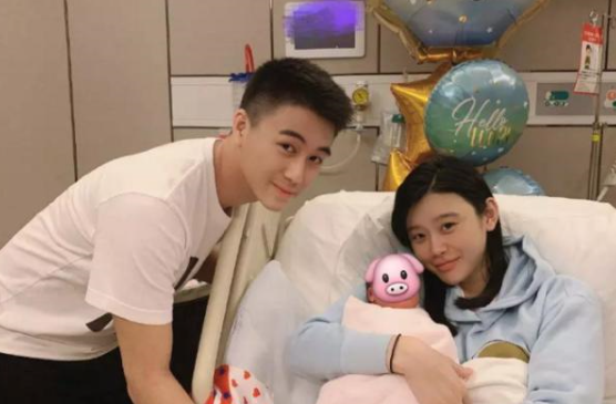 『赌王』她是赌王最霸气的女儿，拿走450亿家产，曾说不认识何猷君姐弟