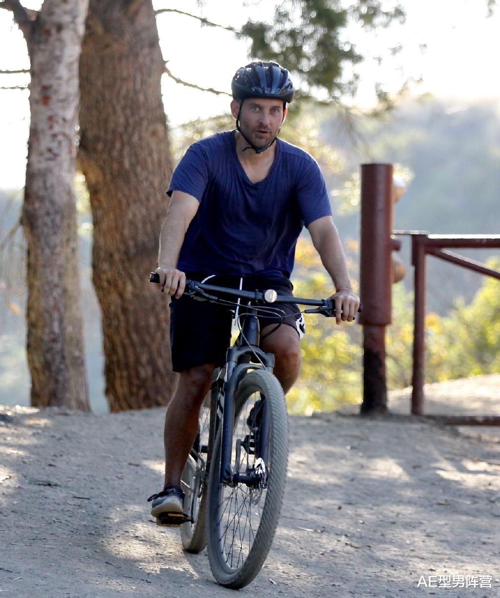 托比·马奎尔@45岁托比·马奎尔和新女友约会！息影5年的蜘蛛侠，已变幕后大叔