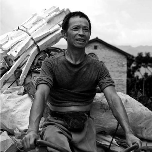 趣观历史|他靠捡垃圾发家致富，欺骗三女生六子，曾因偷电令国家损失400万