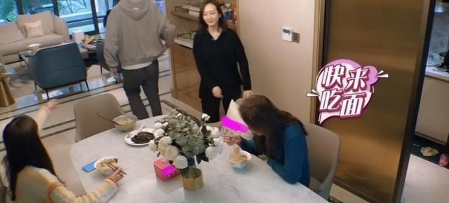 [王鸥]王鸥给同母异父的妹妹花钱，鼓励妈妈再婚，家人却像外人般冷漠