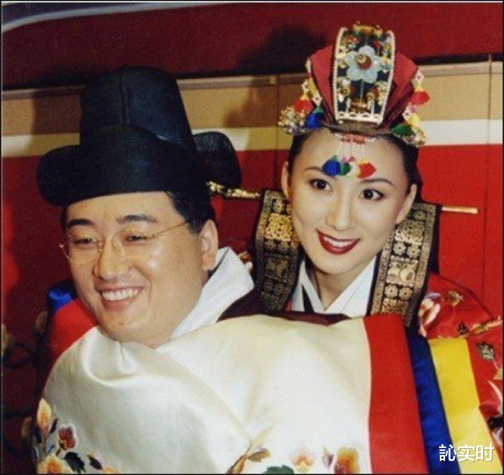 金喜爱▲《夫妻的世界》52岁金喜爱现实是有钱太太，老公被称韩国「比尔·盖茨」