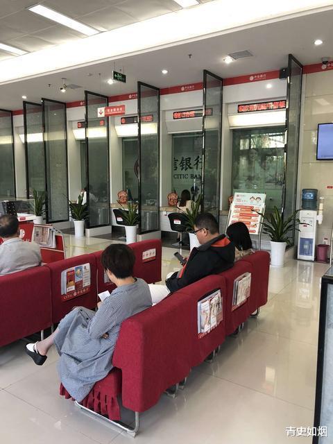 中信银行@中信银行道歉：大客户再大大不过法律，小客户再小也没有小到卑微