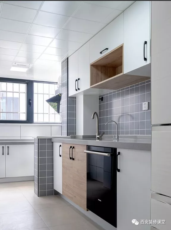 榻榻米|90㎡两室客厅无窗，主卧榻榻米，这操作够胆