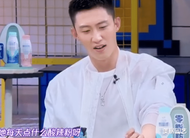 杨超越|杨超越“直男”人设不倒，同台黄景瑜没反应，听到热巴名字反应：太真实