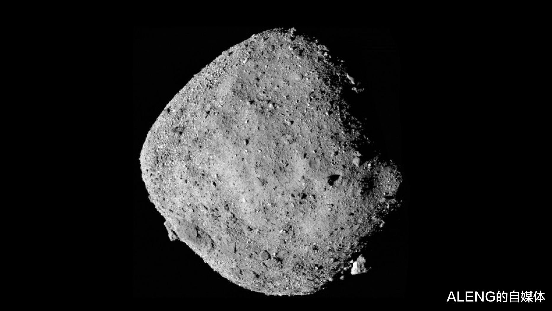 「小行星」NASA发布小行星Bennu最新照片：表面一块5.2米大的巨石清晰可见