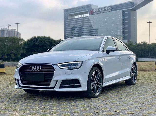 本田艾力绅|手里有15万，买低配奥迪A3还是顶配大众速腾？别再纠结了