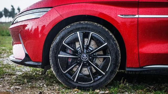 比亚迪汉|3.9秒破百!比亚迪汉不仅仅是堆料那么简单,细节太讲究,极精致