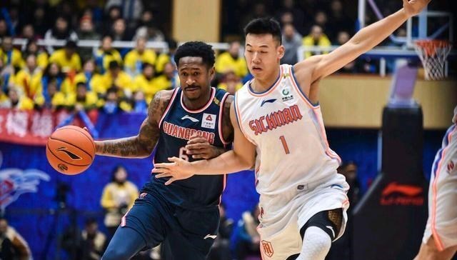 广东男篮|5分钟狂砍11分!任骏飞发威全力救主,赵睿10+2,威姆斯低迷被晃倒