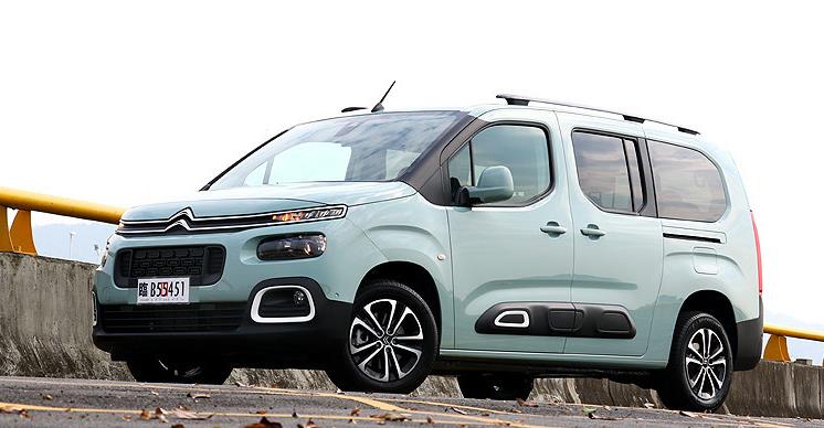 『动力』最新款法系家用MPV曝光！1.5T+8AT，车内空间比宝骏730宽裕！