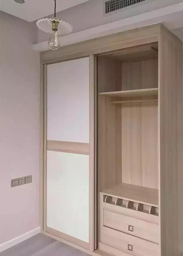 ：卧室衣柜用平开门还是推拉门？优缺点大盘点，看完再买不出错！