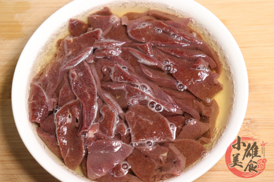 猪肝▲不管猪肝怎么做，这一步万万要有，去除毒素，口感嫩滑还不腥！