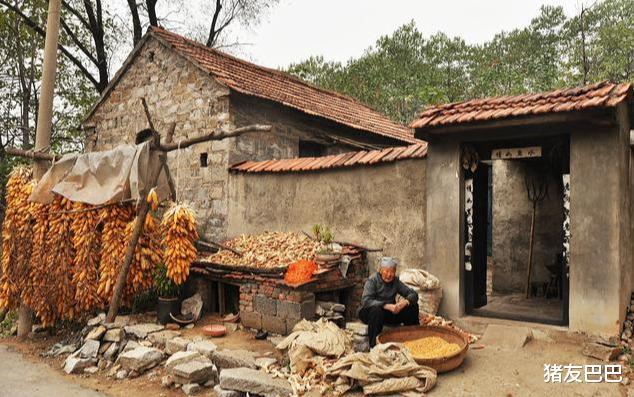 【摆摊】“拆旧盖新”合村并居为民谋福？喇叭一遍遍宣传，农民咋就不上心