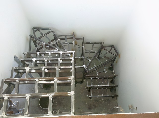 |自己网上买钢架给老房加了个楼梯,完工后老婆夸我真会过日子