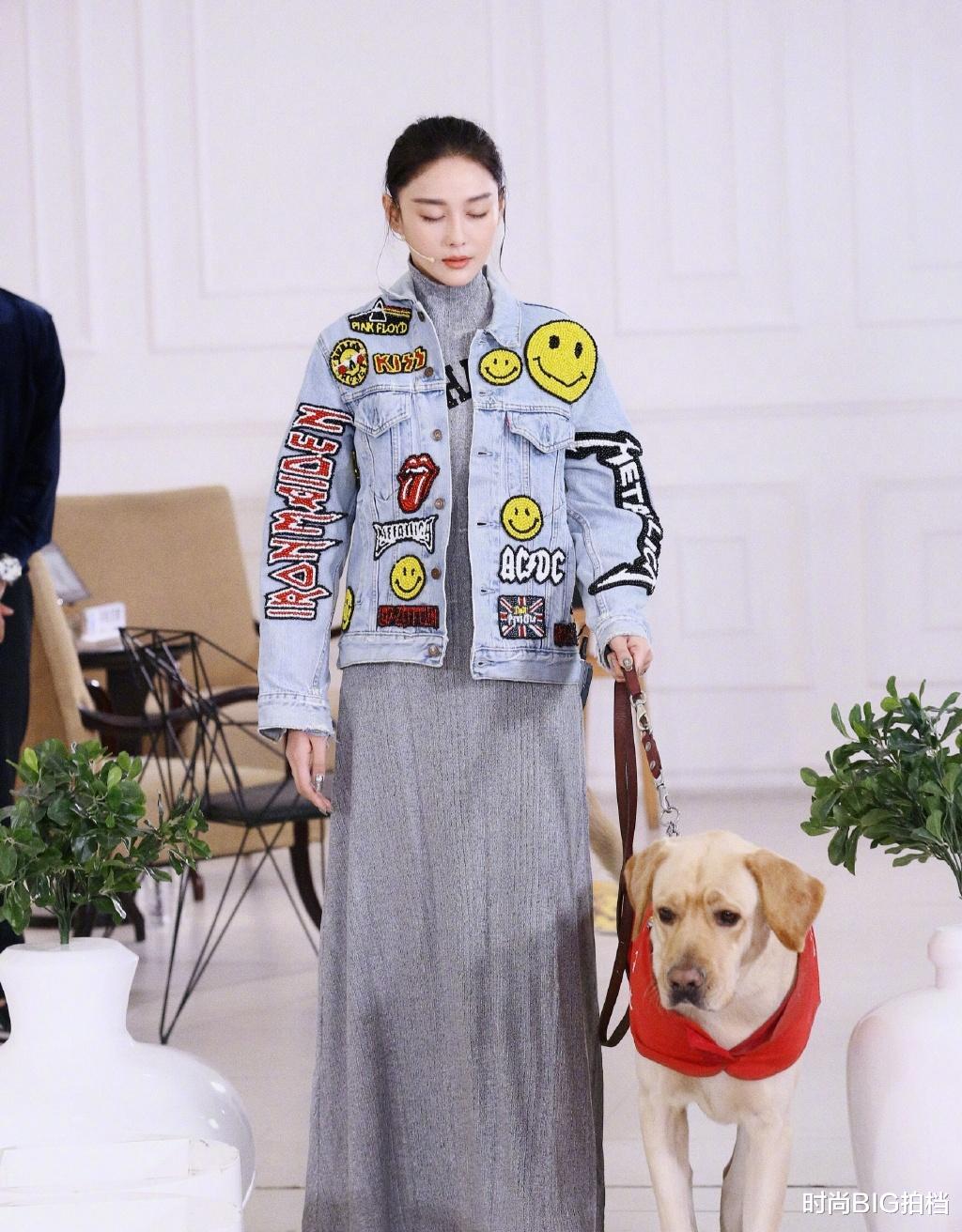 张馨予|33岁张馨予越来越清纯！穿白衬衫牛仔裤配短发，引领小清新换季风