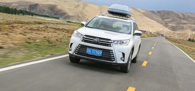 福特嘉年华ST|开完丰田汉兰达，再换到新款RAV4荣放上，对比后憋一肚子话要说！