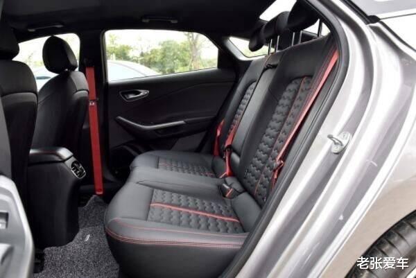 「菲斯塔」11万开出50万逼格，年轻人的第一辆车，6s破百，回头率不输奥迪A7