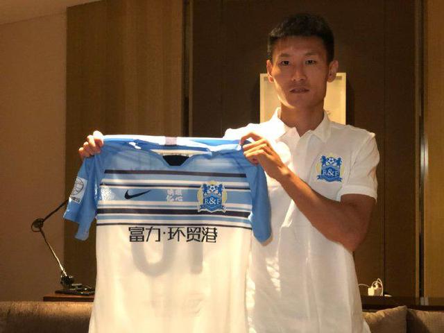 李霄鹏|重压之下，李霄鹏终于拿爱将开刀，迎来鲁能球迷纷纷叫好：终于走了