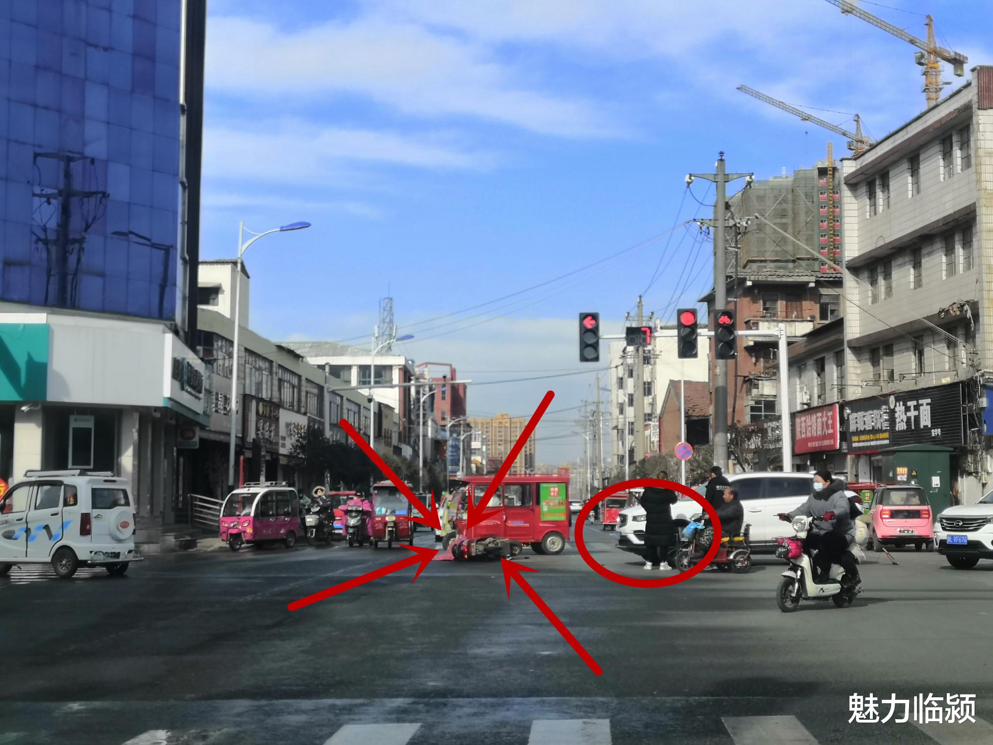 魅力临颍 临颍:人民路与文化路交叉口,一轿车正常行驶,一电动车突然窜出