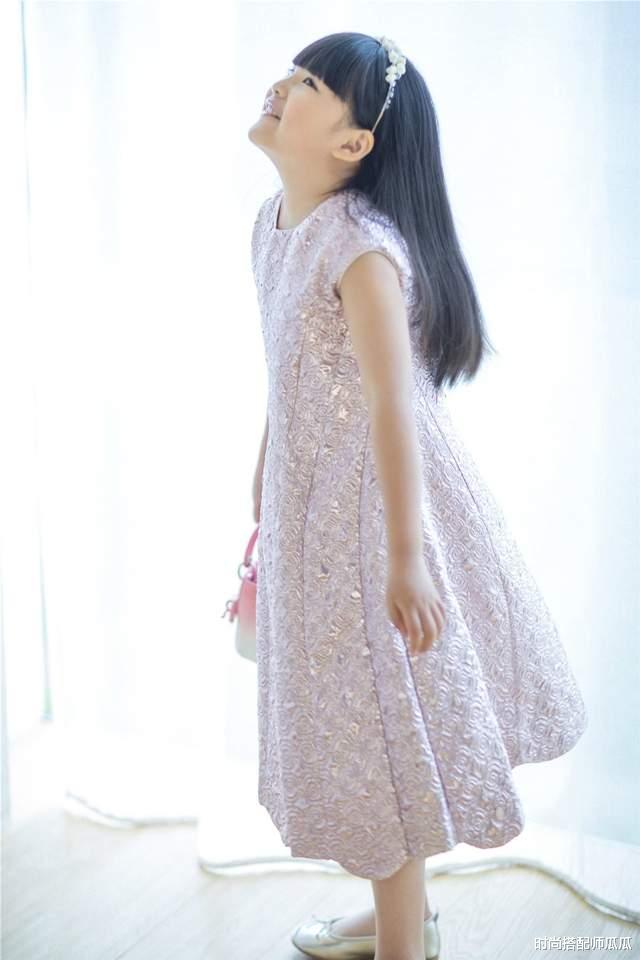 王诗龄|《爸爸去哪儿》的王诗龄变化太大，瓜子脸大长腿，少女气质初显