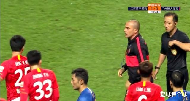广州恒大|恒大1-2!卡帅怒斥费南多钟义浩,郑智警告苏宁球员+怒踢水瓶